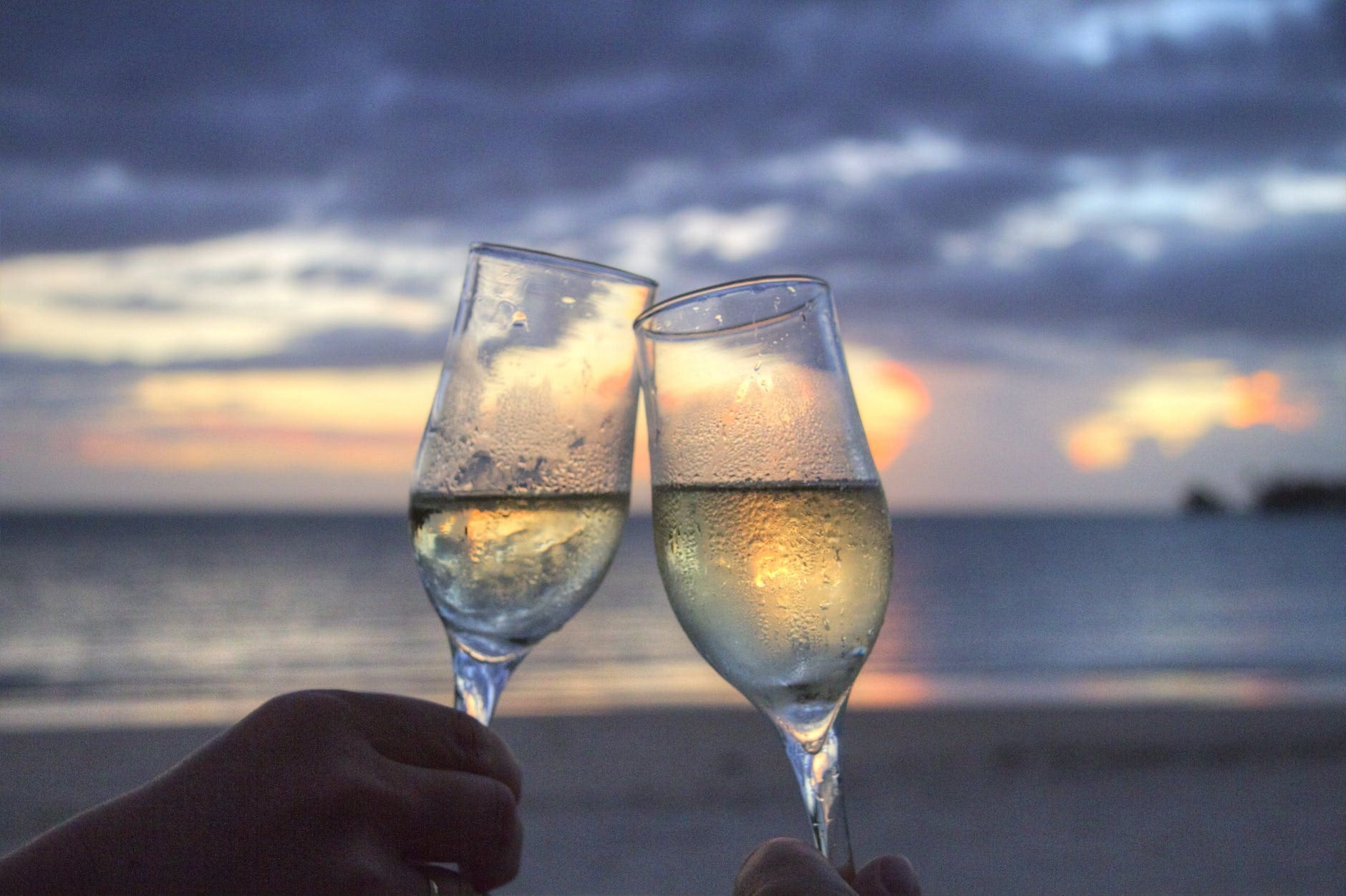 17 Unforgettable Anniversary Date Ideas for Couples 