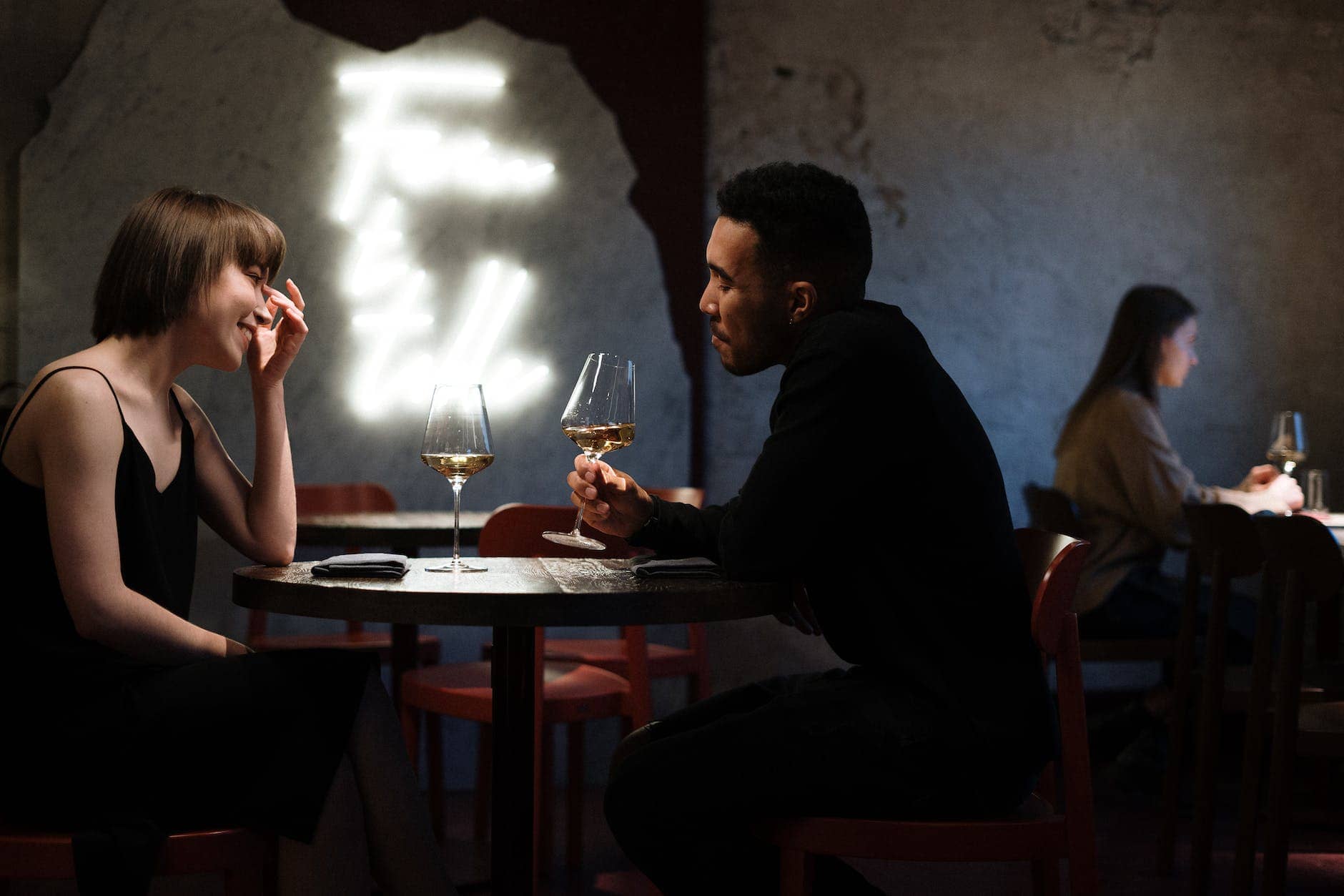 17 Helpful First Date Tips (Get a Second Date!)