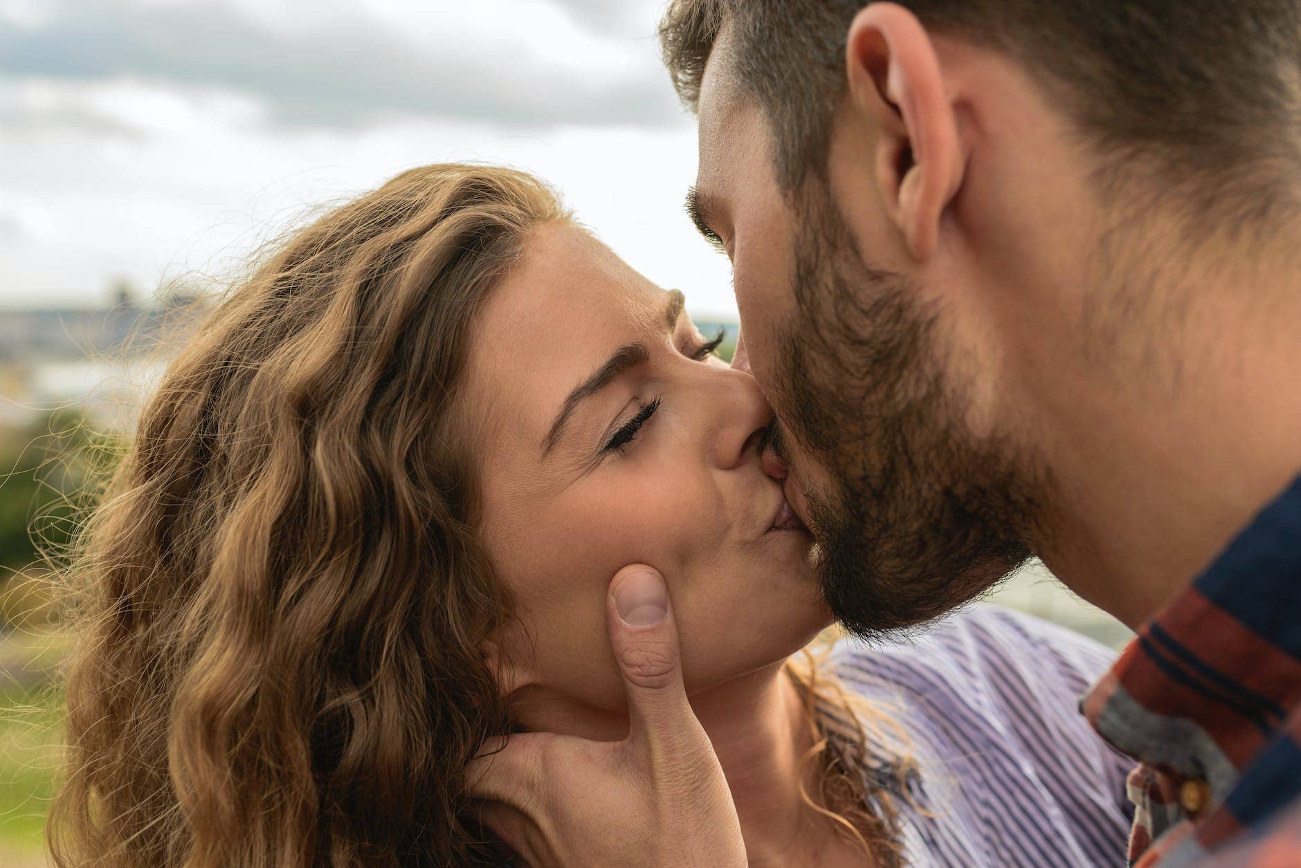 How to be Affectionate in Relationships: 11 Tips and Tricks